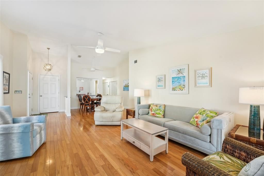 For Sale: $362,000 (2 beds, 2 baths, 1440 Square Feet)