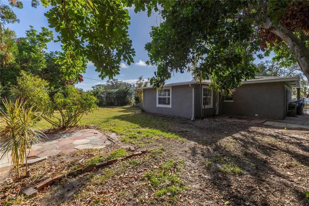 For Sale: $410,000 (3 beds, 2 baths, 1075 Square Feet)