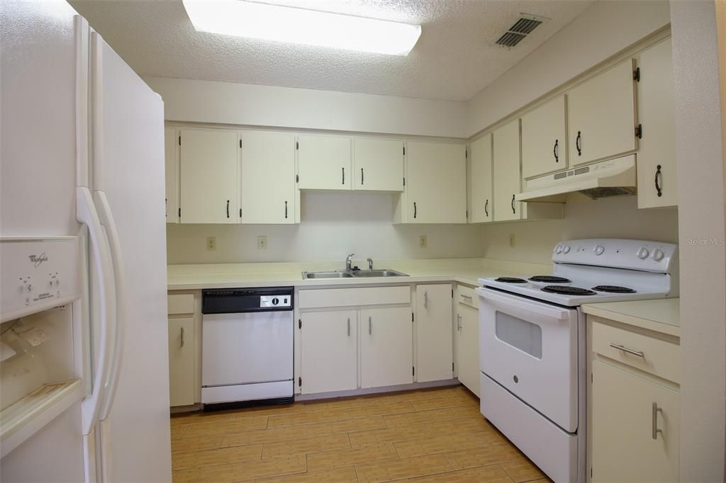 For Rent: $1,550 (2 beds, 2 baths, 886 Square Feet)