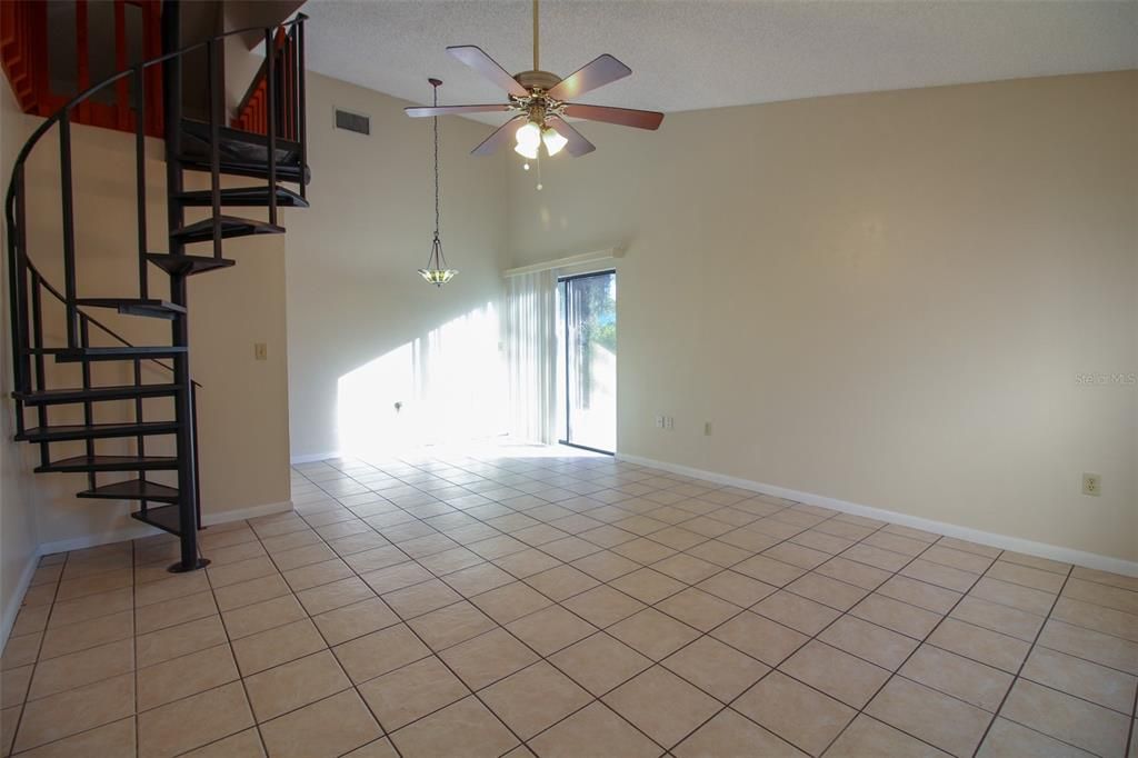 For Rent: $1,550 (2 beds, 2 baths, 886 Square Feet)