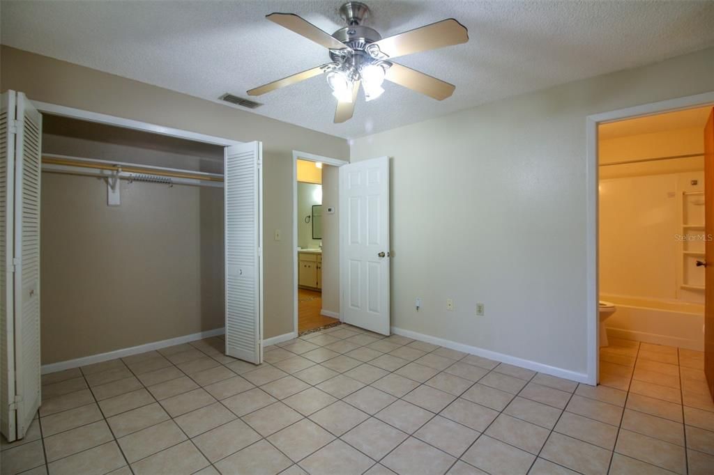 For Rent: $1,550 (2 beds, 2 baths, 886 Square Feet)