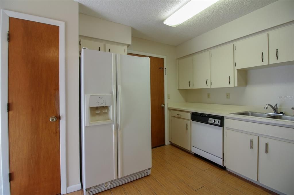 For Rent: $1,550 (2 beds, 2 baths, 886 Square Feet)