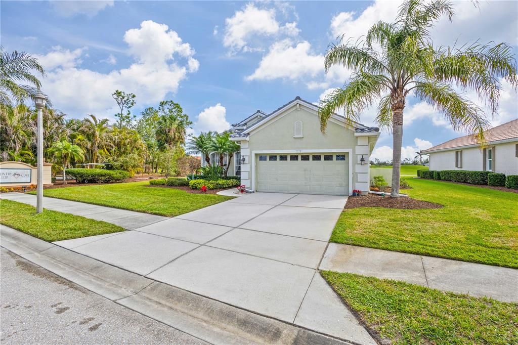 For Sale: $545,000 (3 beds, 2 baths, 2074 Square Feet)