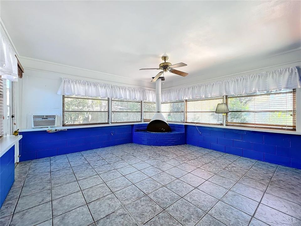 For Sale: $275,000 (2 beds, 2 baths, 1703 Square Feet)