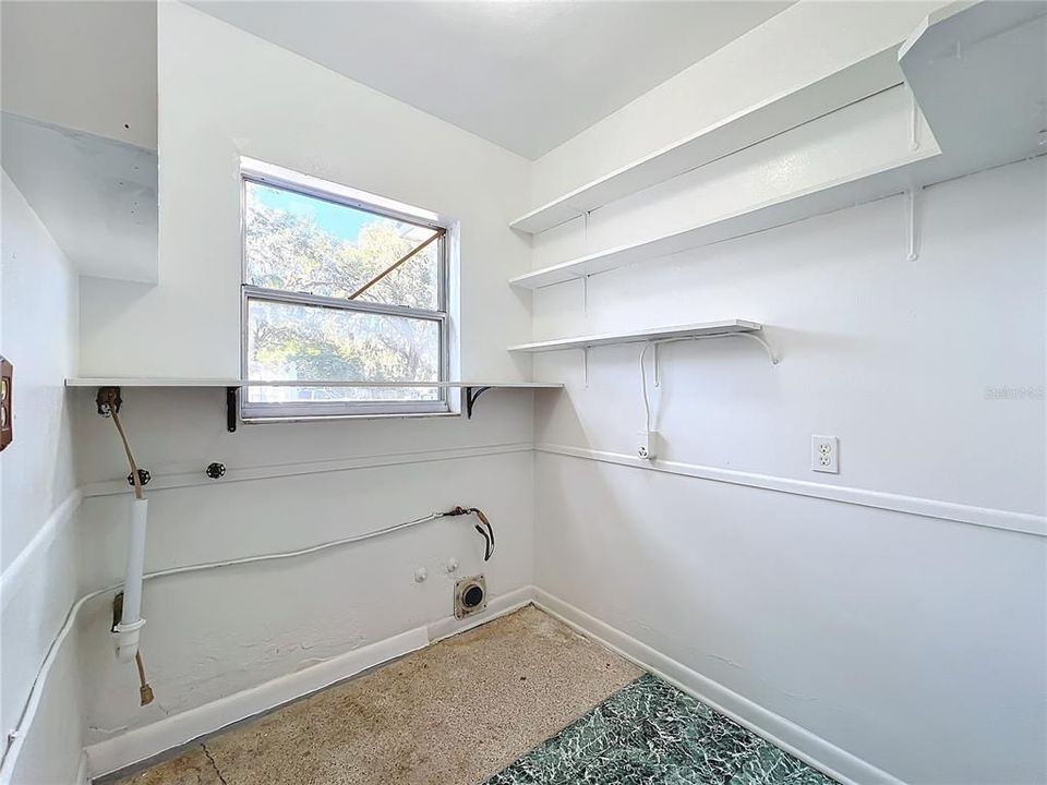 For Sale: $275,000 (2 beds, 2 baths, 1703 Square Feet)