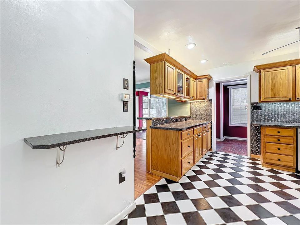 For Sale: $275,000 (2 beds, 2 baths, 1703 Square Feet)