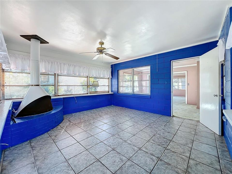 For Sale: $275,000 (2 beds, 2 baths, 1703 Square Feet)