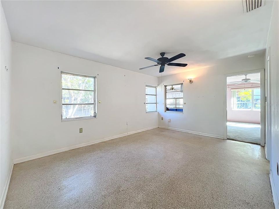 For Sale: $275,000 (2 beds, 2 baths, 1703 Square Feet)