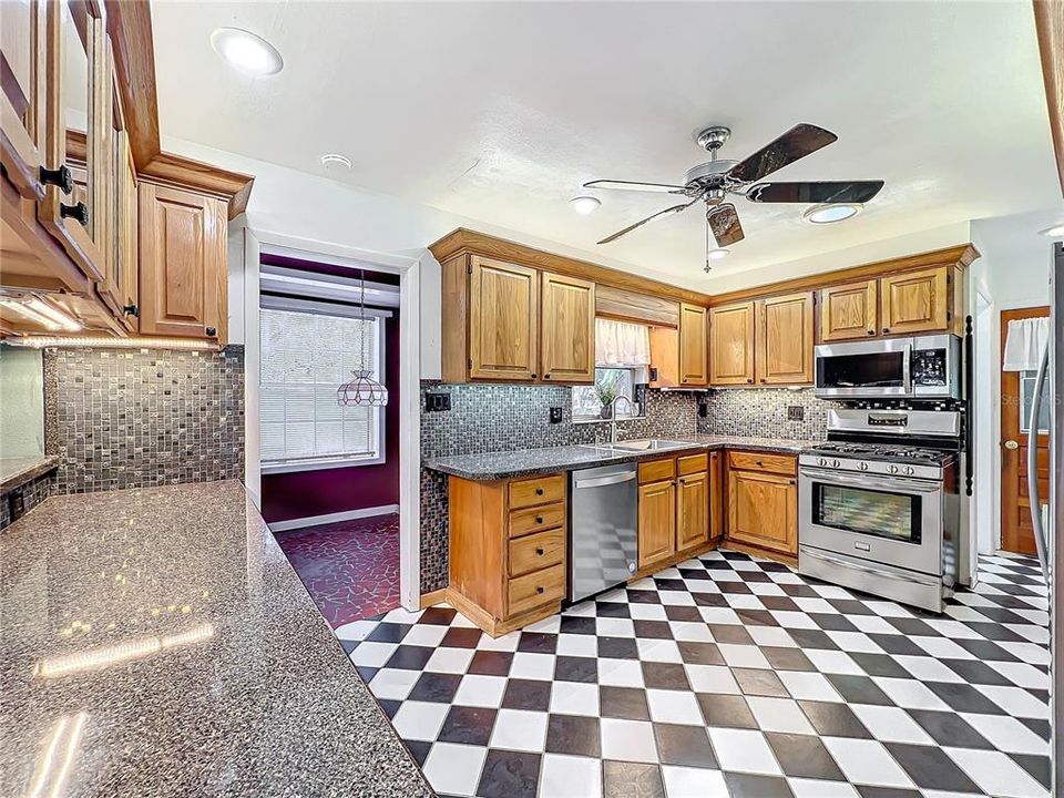 For Sale: $275,000 (2 beds, 2 baths, 1703 Square Feet)