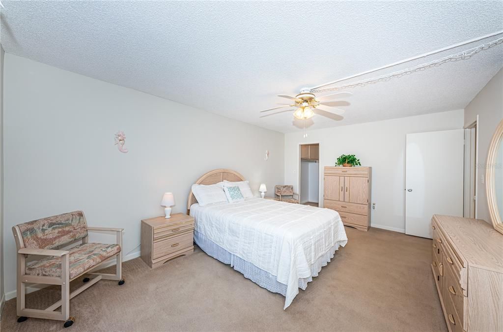 For Sale: $209,900 (2 beds, 2 baths, 1110 Square Feet)