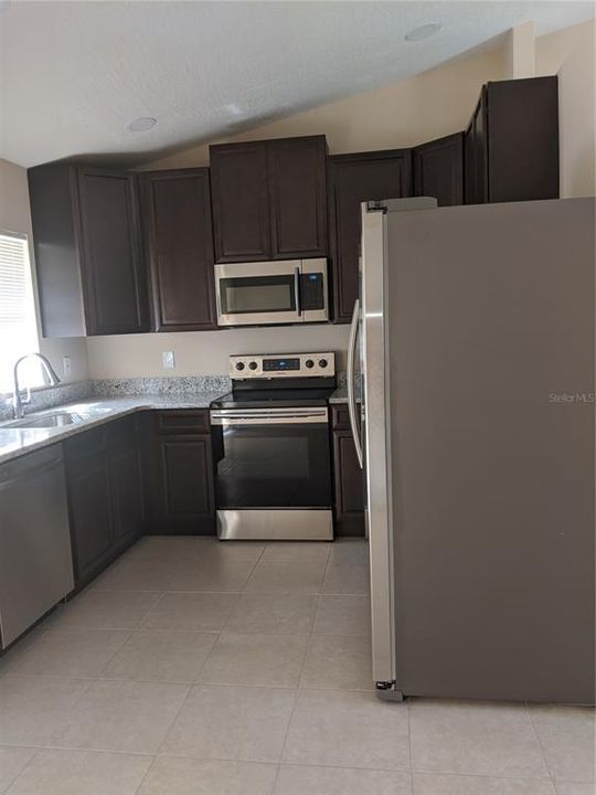 For Rent: $1,900 (3 beds, 2 baths, 1225 Square Feet)