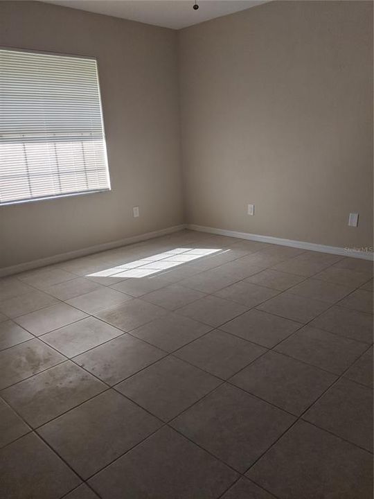 For Rent: $1,900 (3 beds, 2 baths, 1225 Square Feet)