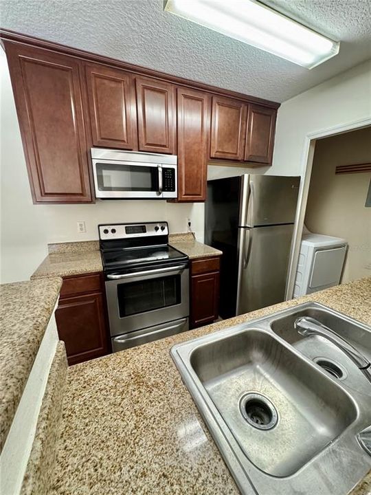 For Rent: $1,800 (2 beds, 2 baths, 996 Square Feet)