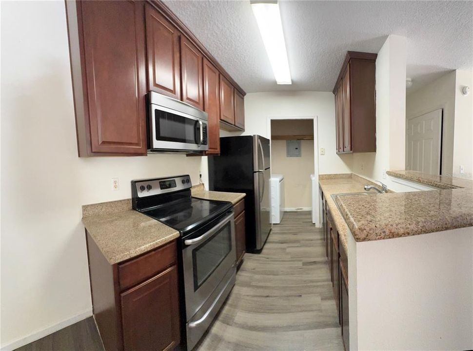 For Rent: $1,800 (2 beds, 2 baths, 996 Square Feet)