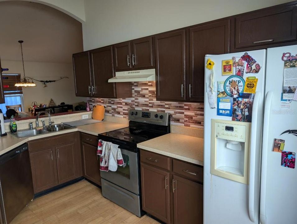 For Sale: $360,000 (3 beds, 2 baths, 1519 Square Feet)