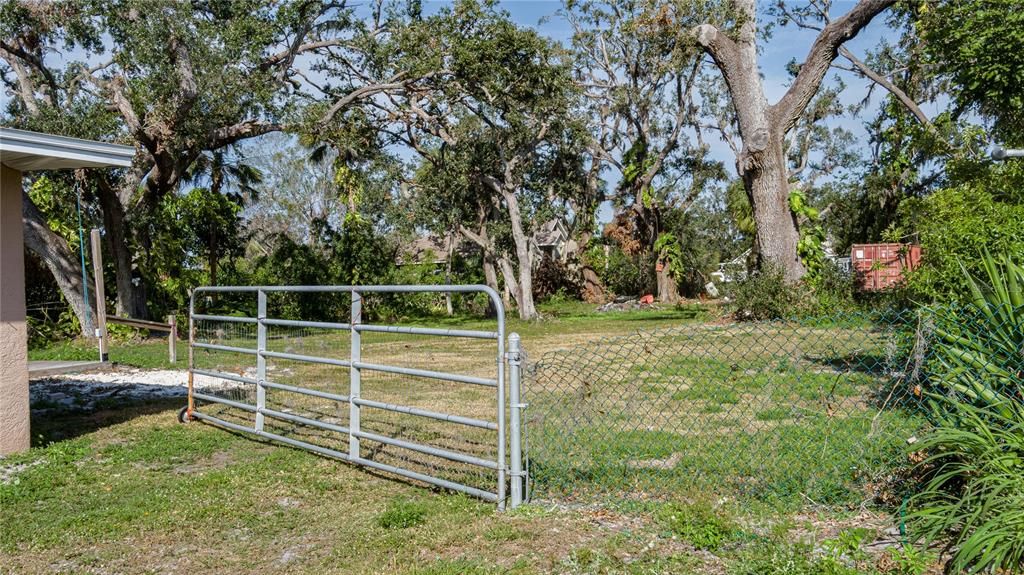 1504 52 St E, Palmetto FL 34221 MLS # A4634545Backyard entry gate