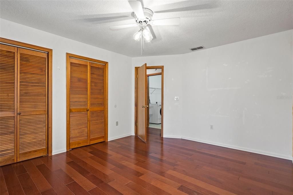 For Sale: $279,900 (2 beds, 2 baths, 1263 Square Feet)