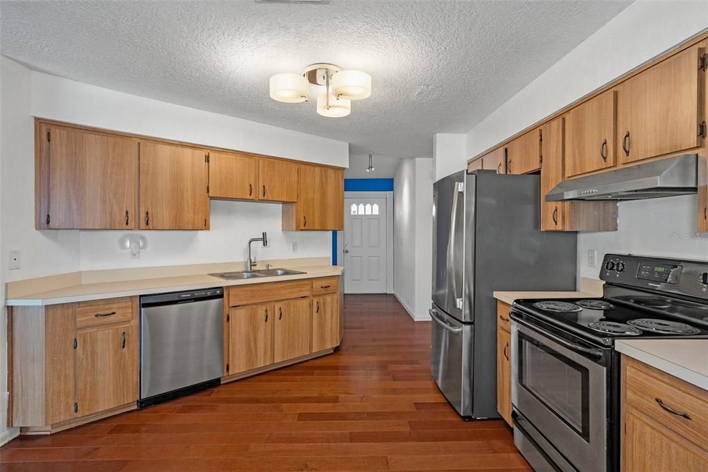 For Sale: $279,900 (2 beds, 2 baths, 1263 Square Feet)