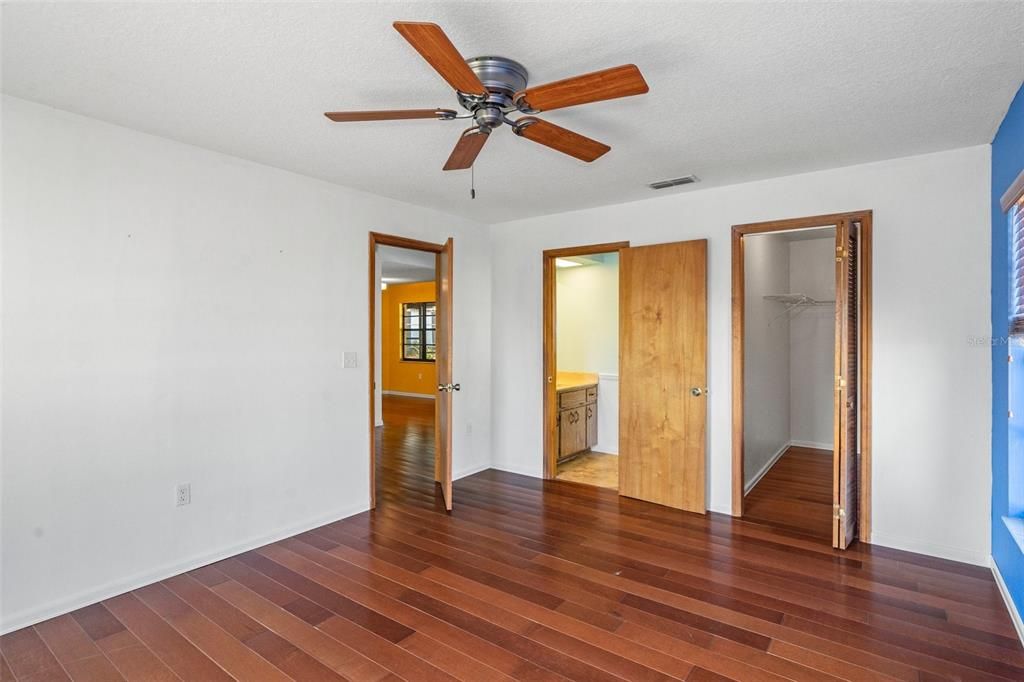 For Sale: $279,900 (2 beds, 2 baths, 1263 Square Feet)