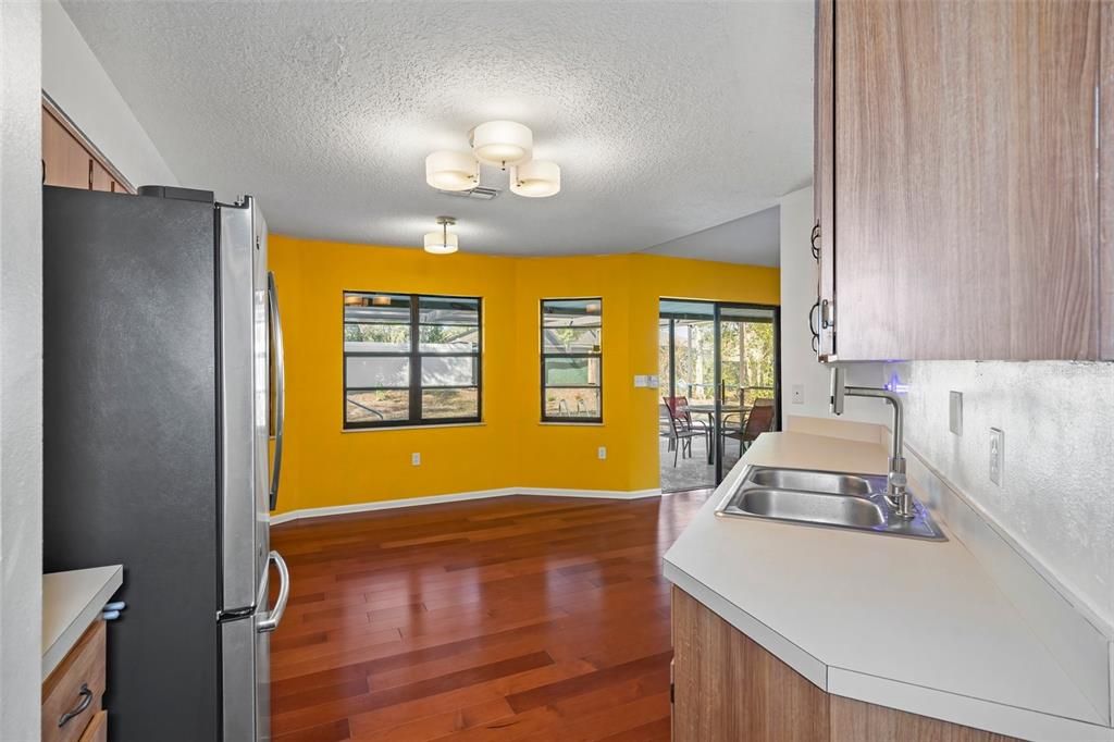 For Sale: $279,900 (2 beds, 2 baths, 1263 Square Feet)