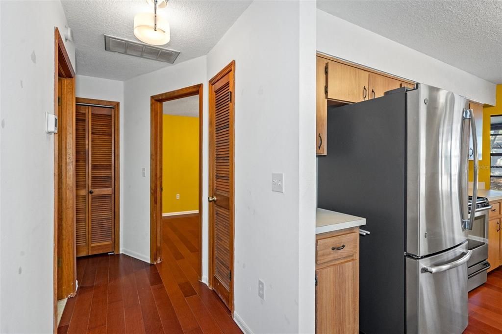 For Sale: $279,900 (2 beds, 2 baths, 1263 Square Feet)