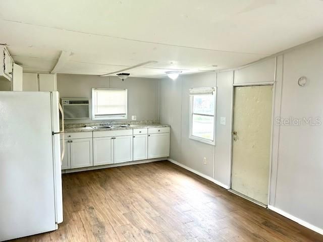 For Sale: $79,900 (2 beds, 1 baths, 672 Square Feet)