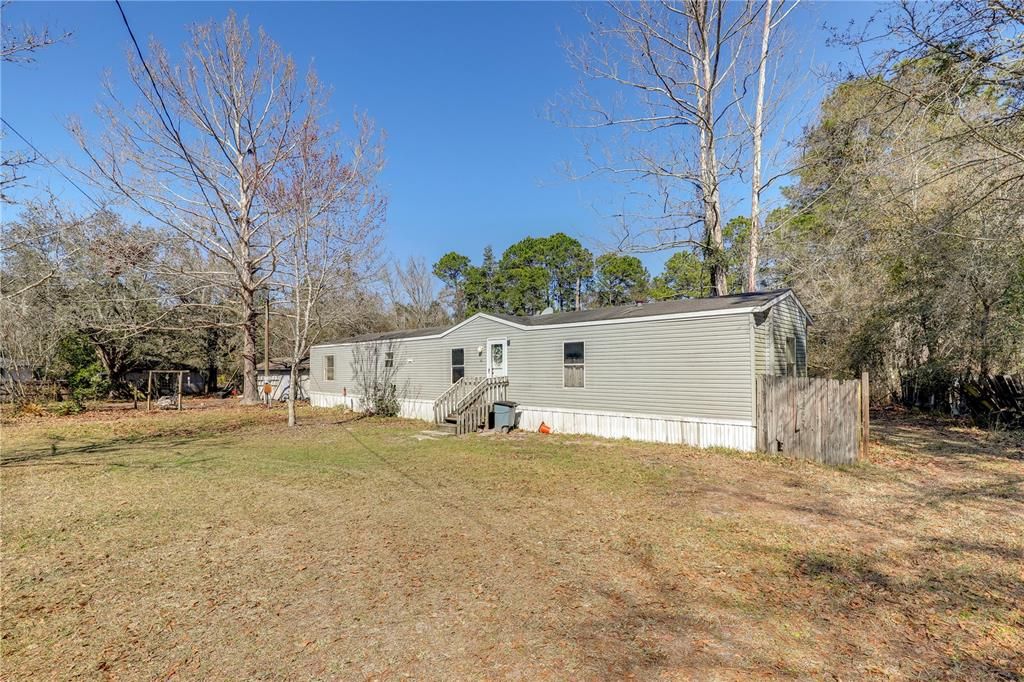 Recently Sold: $130,000 (3 beds, 2 baths, 1226 Square Feet)