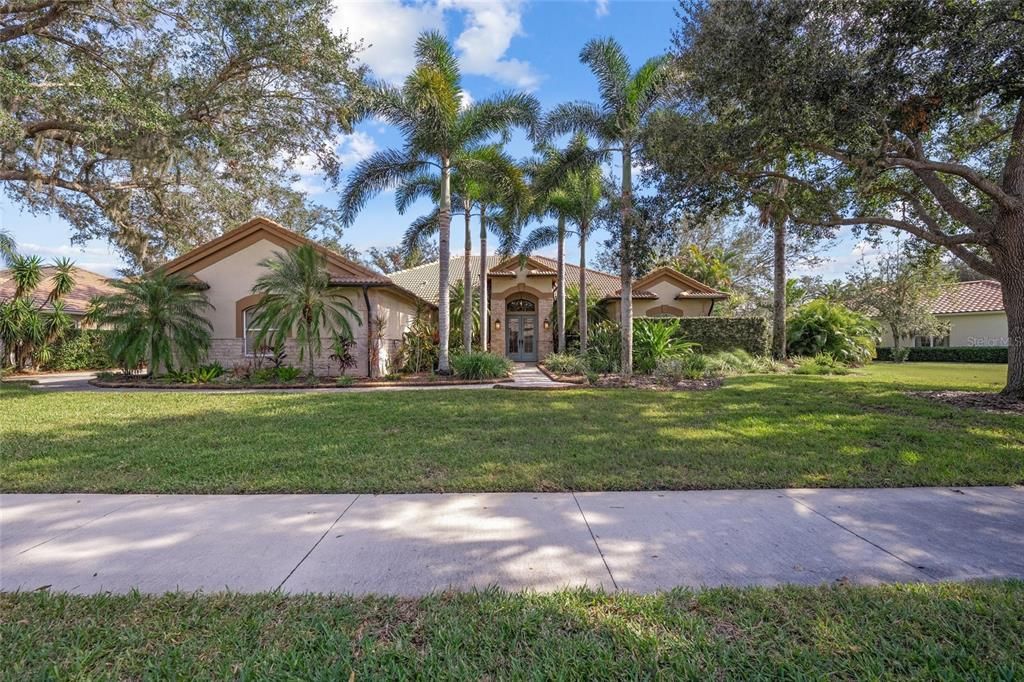 For Sale: $995,000 (3 beds, 2 baths, 2975 Square Feet)