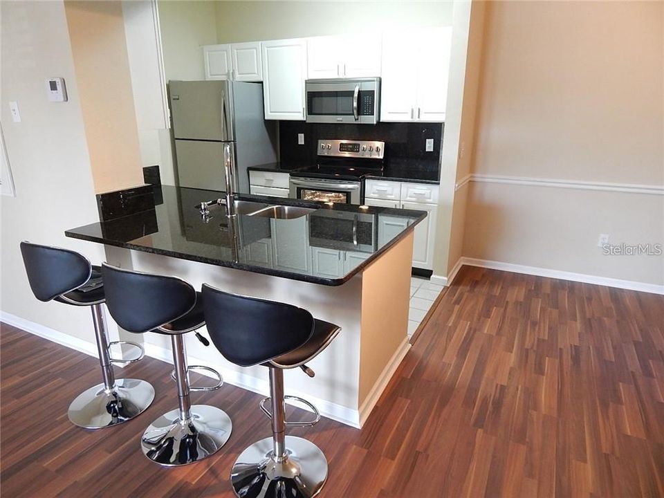 For Rent: $1,450 (1 beds, 1 baths, 753 Square Feet)