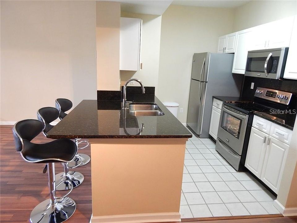 For Rent: $1,450 (1 beds, 1 baths, 753 Square Feet)