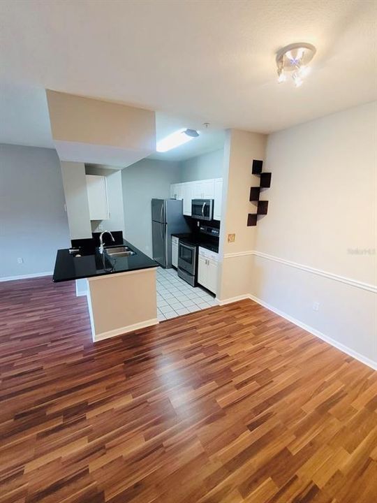 For Rent: $1,450 (1 beds, 1 baths, 753 Square Feet)