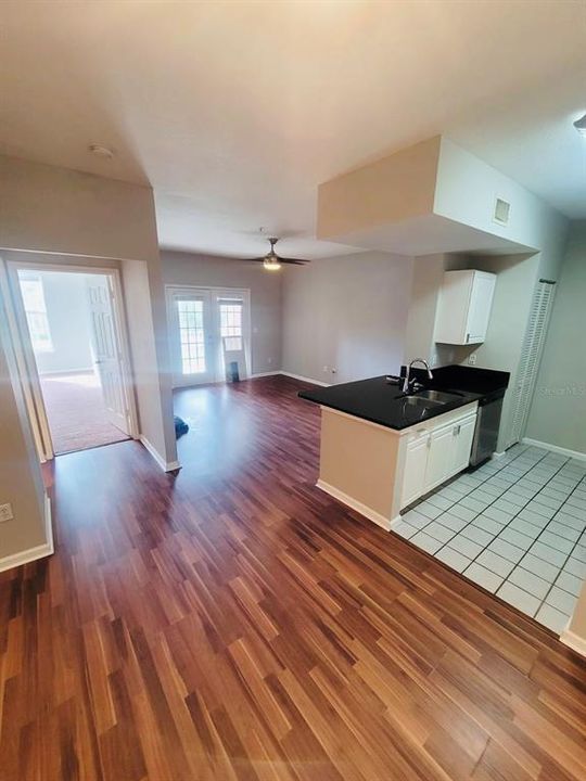 For Rent: $1,450 (1 beds, 1 baths, 753 Square Feet)