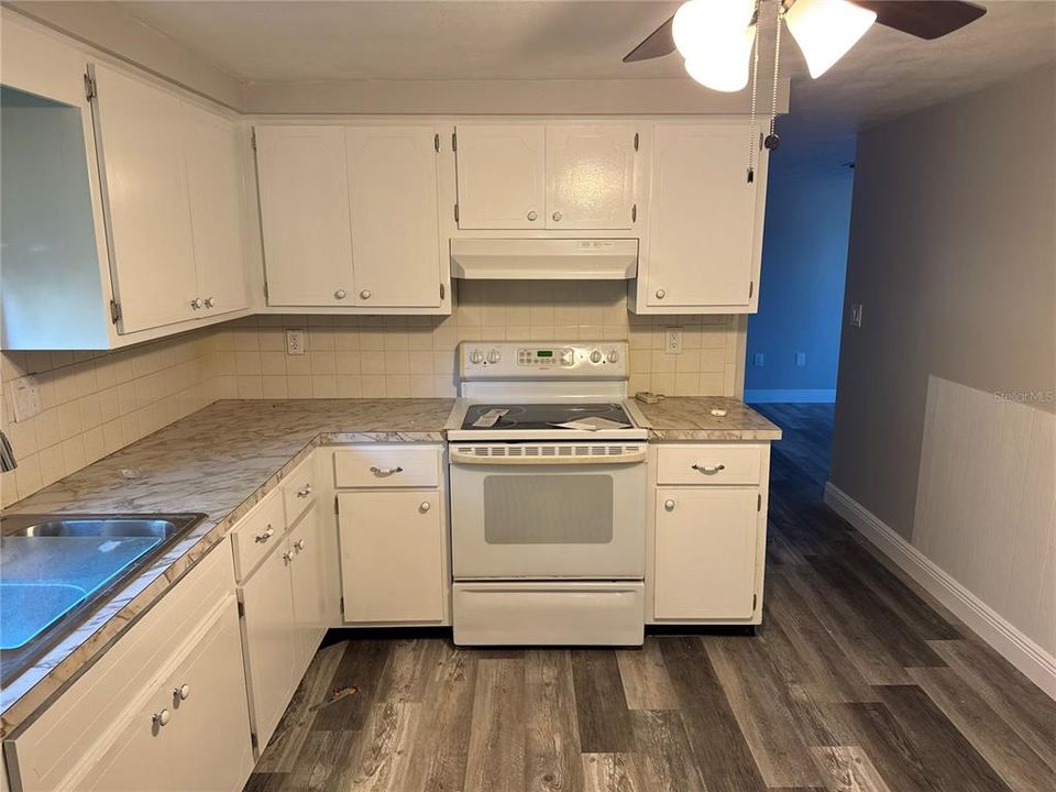 For Rent: $1,900 (3 beds, 2 baths, 1394 Square Feet)