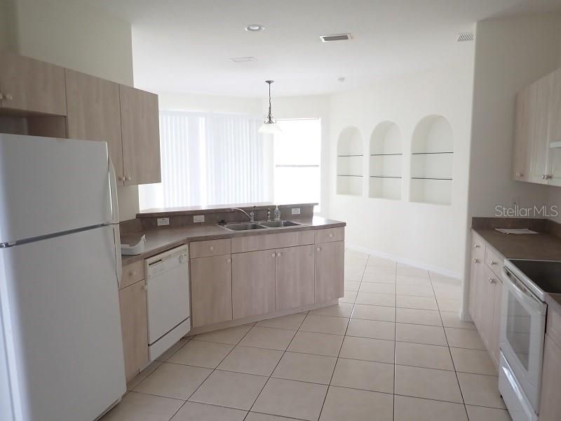 For Rent: $2,500 (4 beds, 2 baths, 3208 Square Feet)