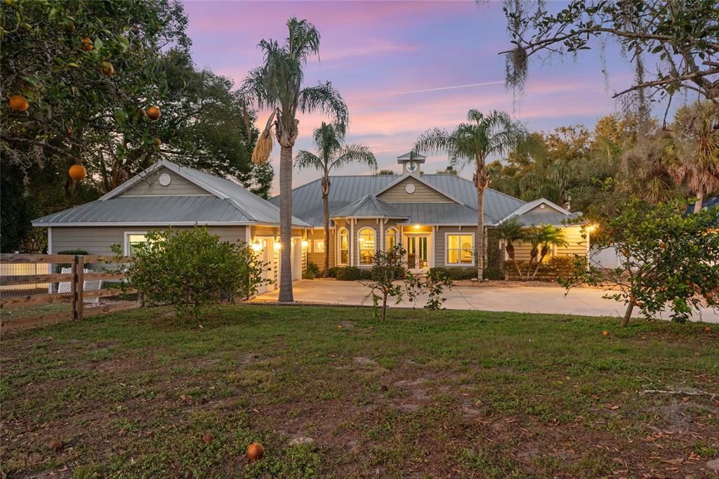 For Sale: $1,880,000 (3 beds, 2 baths, 2821 Square Feet)