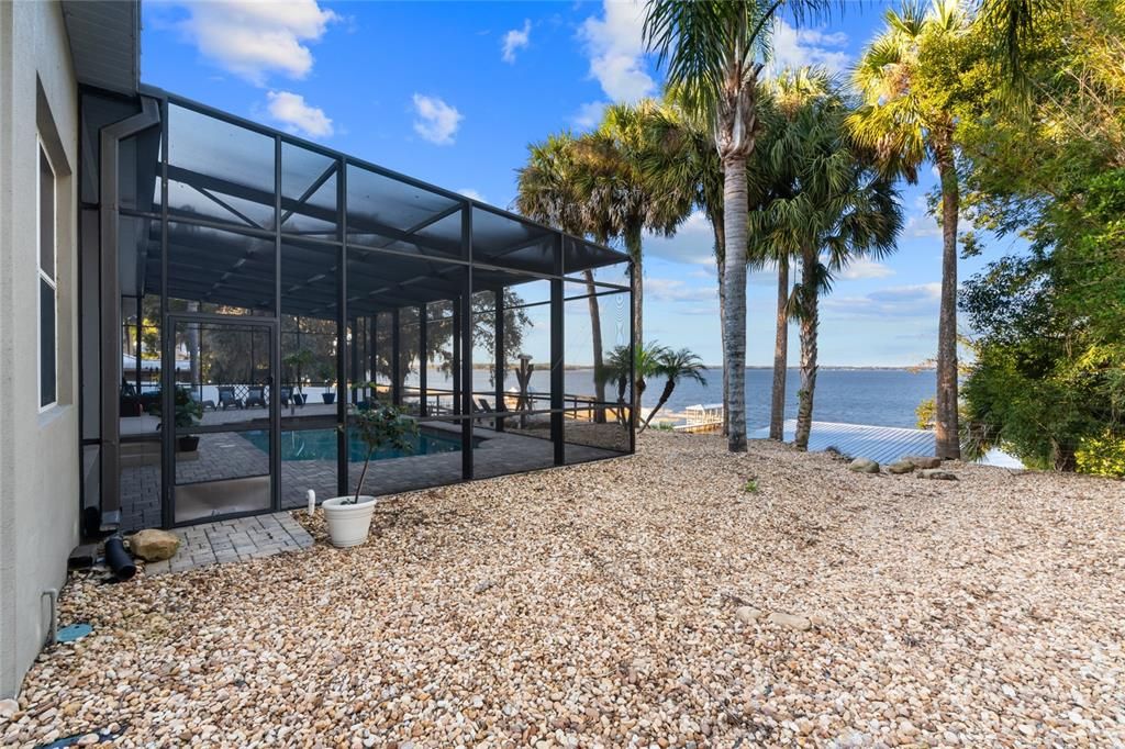 For Sale: $1,880,000 (3 beds, 2 baths, 2821 Square Feet)