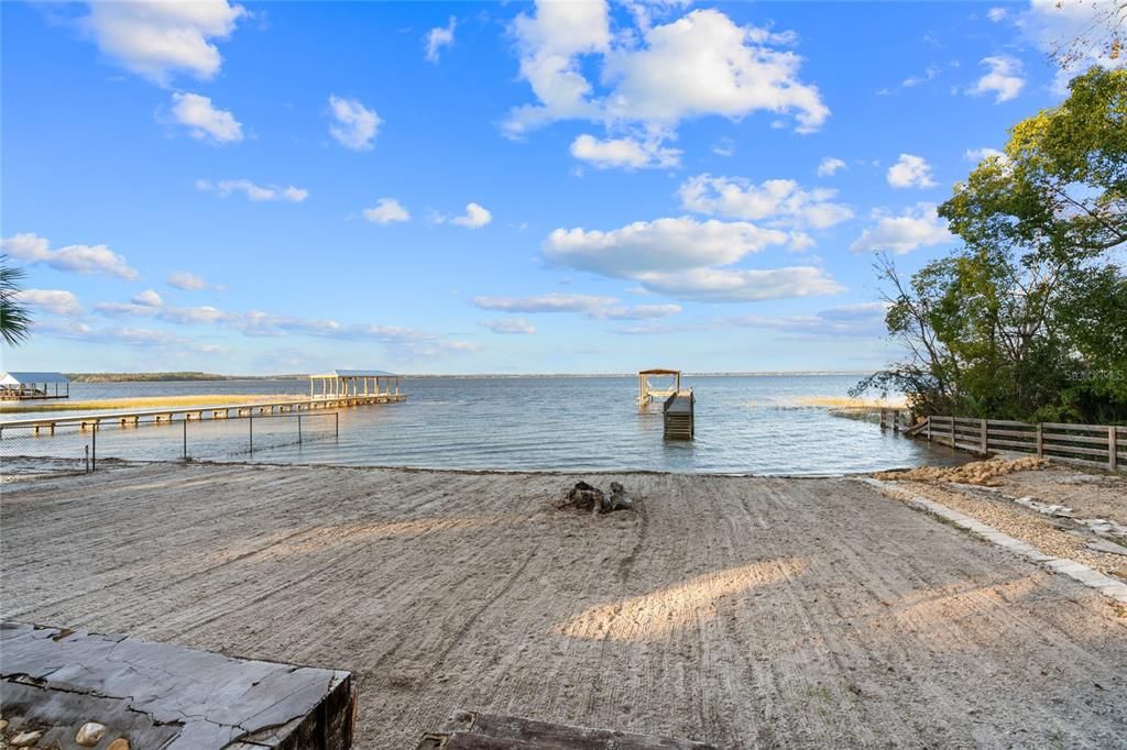 For Sale: $1,880,000 (3 beds, 2 baths, 2821 Square Feet)