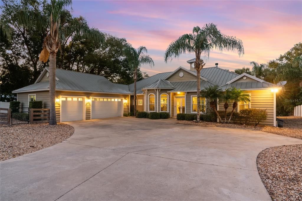 For Sale: $1,880,000 (3 beds, 2 baths, 2821 Square Feet)