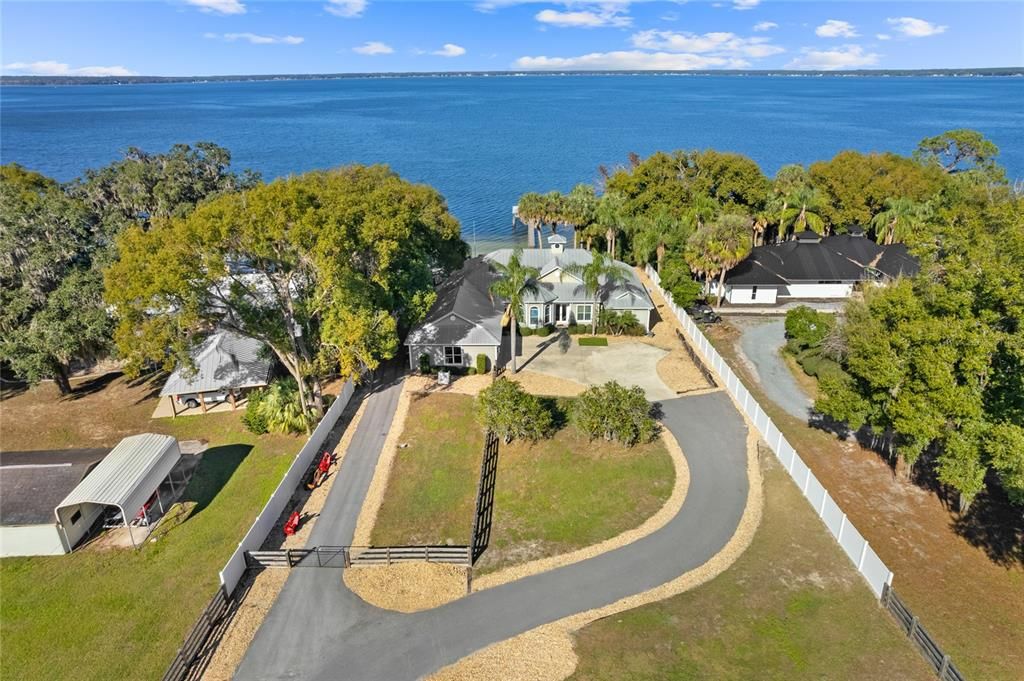 For Sale: $1,880,000 (3 beds, 2 baths, 2821 Square Feet)