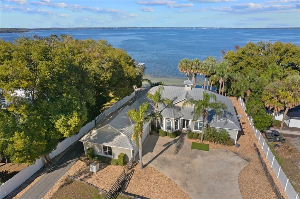 For Sale: $1,880,000 (3 beds, 2 baths, 2821 Square Feet)