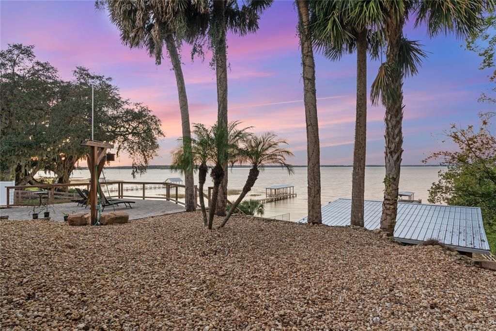 For Sale: $1,880,000 (3 beds, 2 baths, 2821 Square Feet)