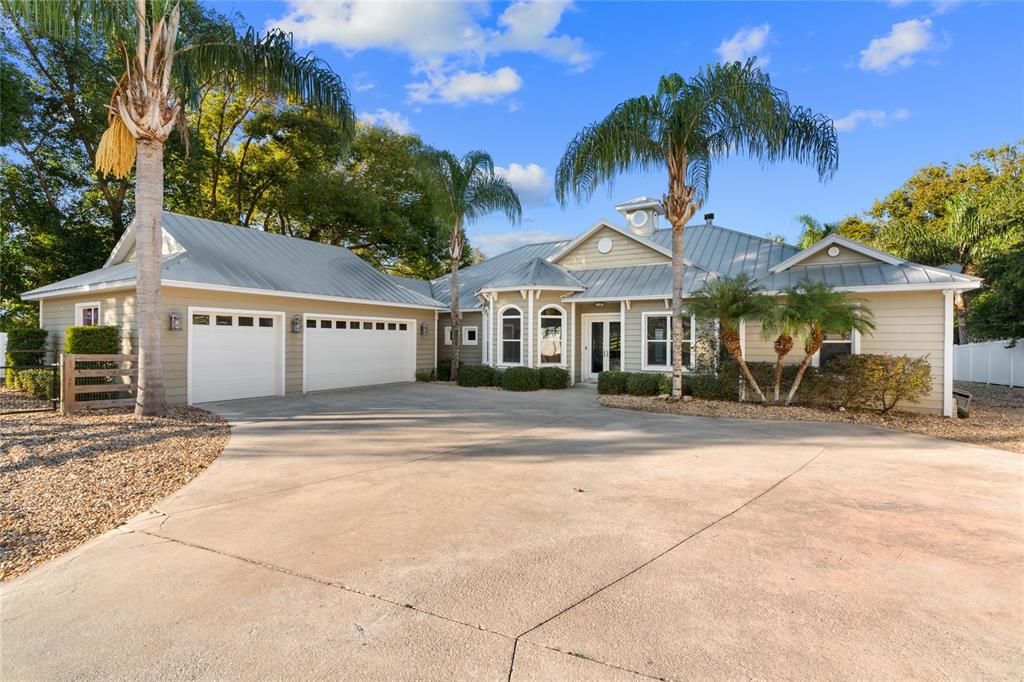 For Sale: $1,880,000 (3 beds, 2 baths, 2821 Square Feet)