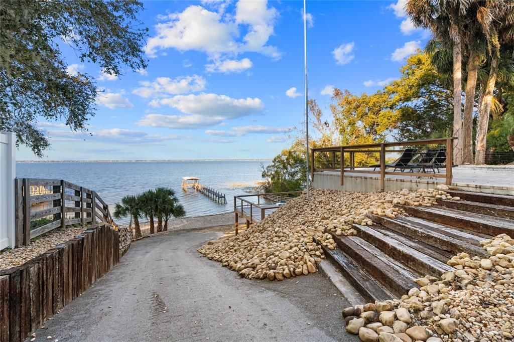 For Sale: $1,880,000 (3 beds, 2 baths, 2821 Square Feet)