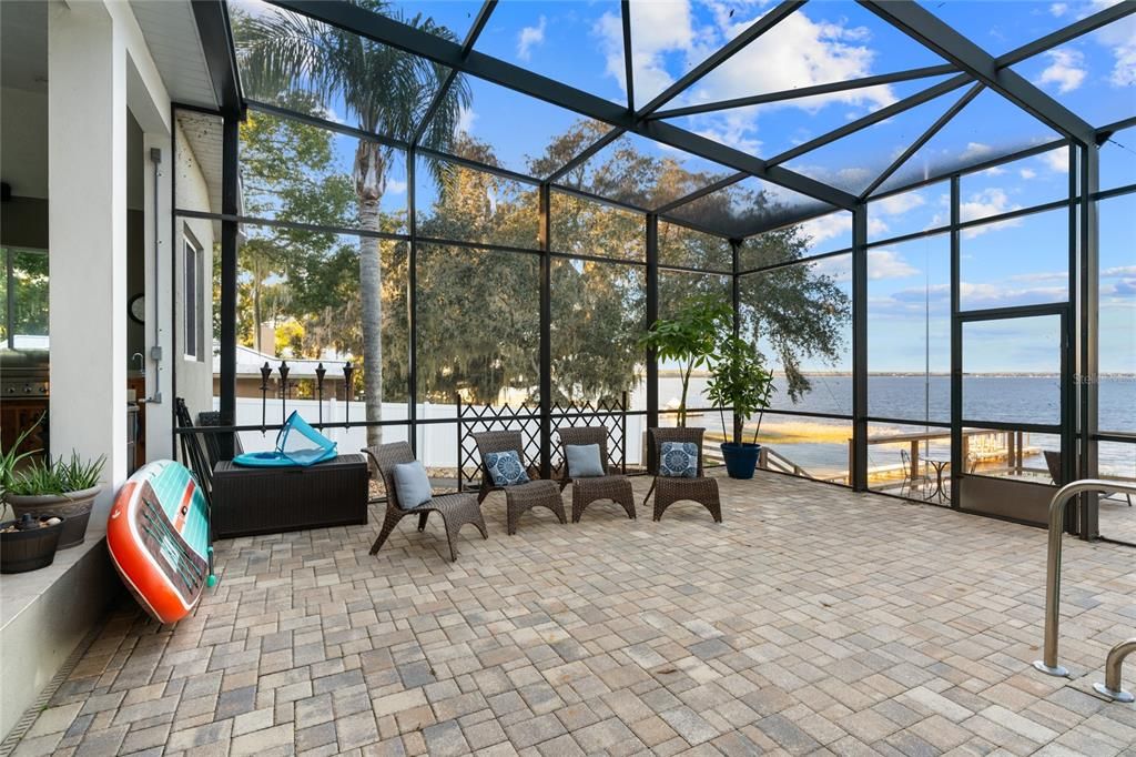 For Sale: $1,880,000 (3 beds, 2 baths, 2821 Square Feet)