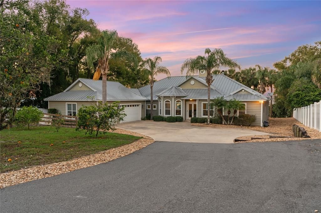 For Sale: $1,880,000 (3 beds, 2 baths, 2821 Square Feet)