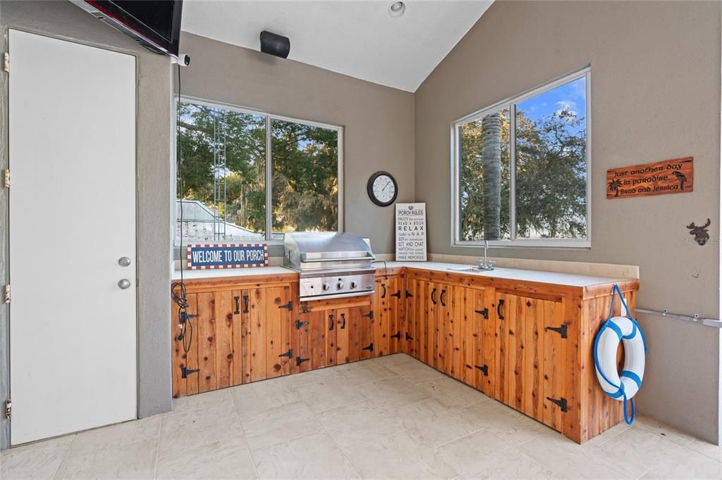 For Sale: $1,880,000 (3 beds, 2 baths, 2821 Square Feet)