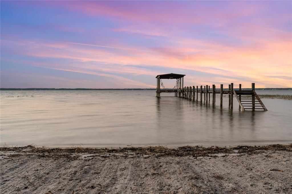 For Sale: $1,880,000 (3 beds, 2 baths, 2821 Square Feet)