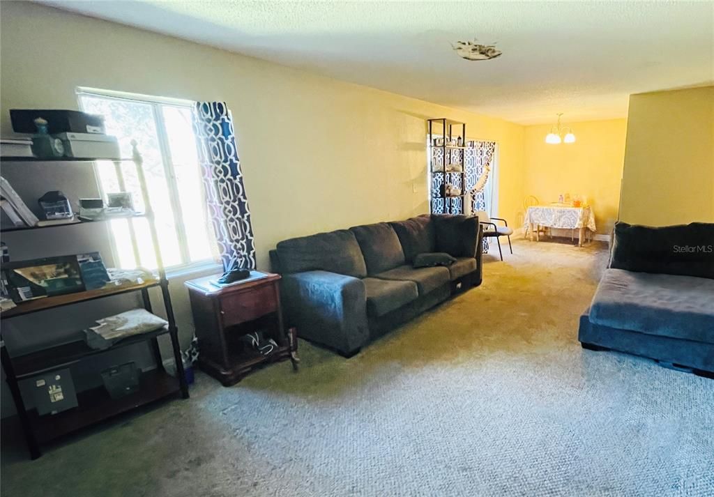 For Sale: $145,000 (2 beds, 2 baths, 976 Square Feet)