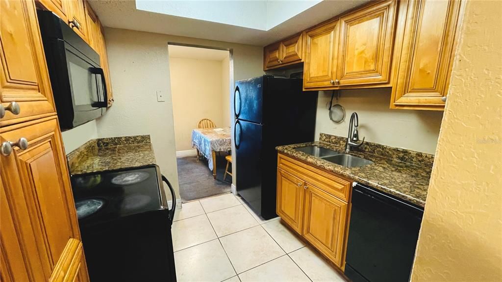 For Sale: $145,000 (2 beds, 2 baths, 976 Square Feet)