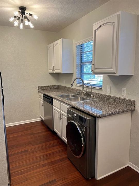 For Rent: $2,200 (2 beds, 1 baths, 900 Square Feet)